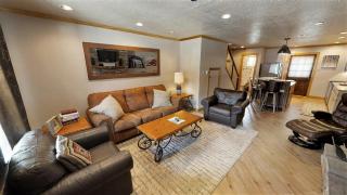 Claim Jumper Townhouse 03 - 9