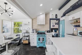 Downtown Phoenix Modern Retreat B Walkable - 1