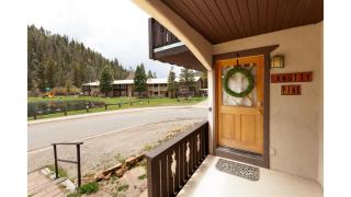 The Knotty Pine - 9