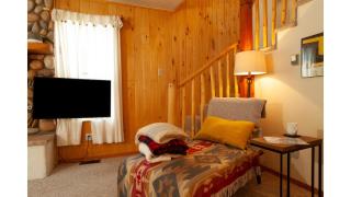 The Knotty Pine - 7