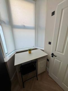 Studio Flat Near Streatham Station - 8