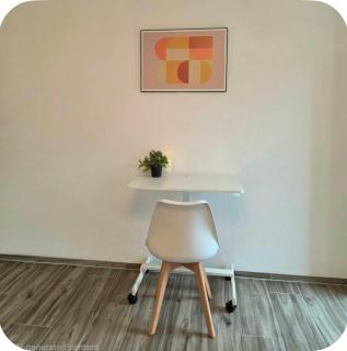 Modern Boutique Studio with Private Entrance and Parking - 3
