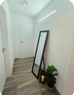 Modern Boutique Studio with Private Entrance and Parking - 4