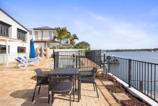 Breathtaking River Views on Noosa Parade - 4