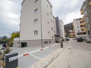 Peace 2 Apartments with parking - Budva - 3