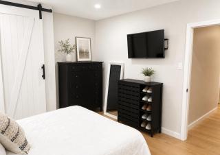 20th Street Retreat - Basement, Game room, Patio - 2