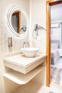 Gem View Grand Boutique - 6