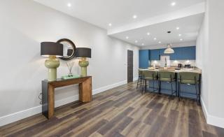 Town center 2 bedroom modern luxury apartment - 7