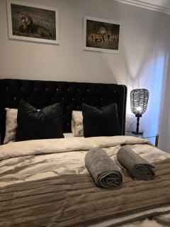Scott Sandton Cozy escapes - 1