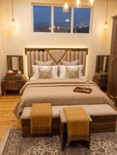 Nizami St Prime 1BR Steps from KFC & Shaurma 1 - 6