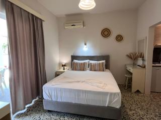 Nikos Studios Apts & Suites - 7
