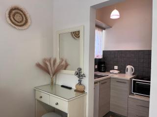 Nikos Studios Apts & Suites - 6