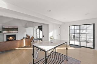 Walkable Downtown Spa Retreat - 1