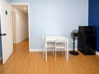 one bedroom in Brampton - 3
