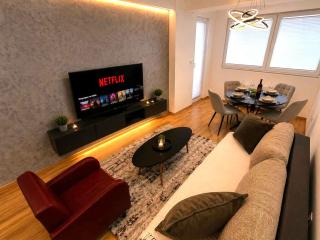 Modern Luxury Stay - Prime Location - Free Parking - 5