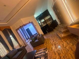 Lazz Suites Executive Apartment - 4