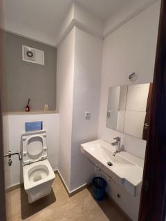 Nice and Cozy New 2-Bedroom Apartment with Pool - 2