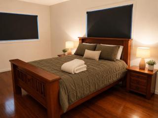Luxury Brisbane Retreat in Exclusive Norman Park - 4