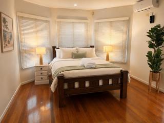 Luxury Brisbane Retreat in Exclusive Norman Park - 5
