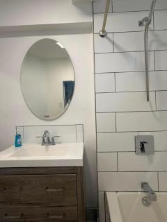 Cozy 1BR Unit Steps to uOttawa - 4