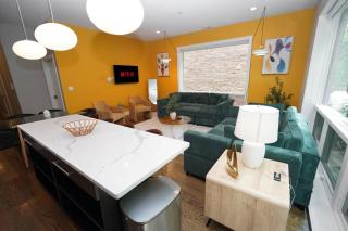 Spacious 4BR West Loop Retreat with Optional Parking - 2