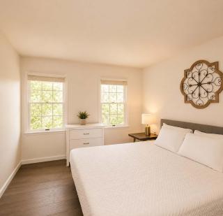 Lark Meadow Retreat Sleeps 10 - 8