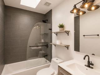 Lark Meadow Retreat Sleeps 10 - 2