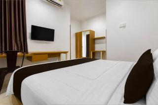 Collection O near Ambarrukmo Plaza Mall formerly Damar Kusumo Guest House - 0