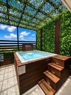Luxury 2BR Penthouse Rooftop Jacuzzi Near Beach - 0