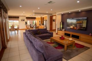 Thicker Than Water Vineyard - 4 Bedroom Pool - 5