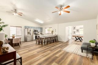 Stylish Val Vista Home 3BR Yard Putting Green - 3