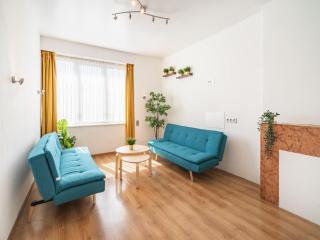 Comfortable 3BHK Aprt for up to 6 Guests - 9