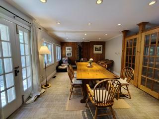 134 Entire 7BR Lakefront Cottage Beach, Kayaks - 1