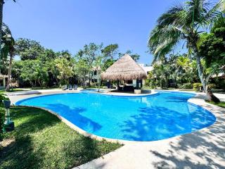 Tropical 3Br Retreat W Pool & Beach Essentials - 0