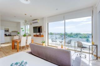 Ocean-View Studio W Gym, Pool & Balcony - 9
