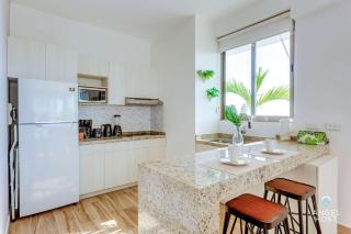 Ocean-View Studio W Gym, Pool & Balcony - 5
