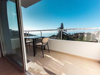 Sunflower Ocean View Apartment With Pool & Parking - 0