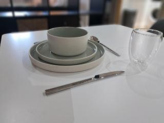 Modern Unique Spacious 2 Bed Apartment Central Location - 1