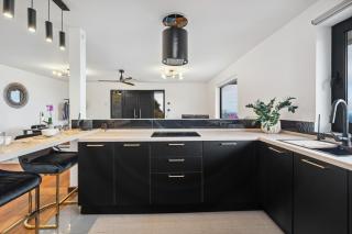 Casa Afonso Bay Views & Outdoor Living - 4