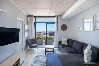 Modern Two Bedroom Unit, Mountain & Harbour Views - 0