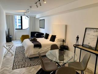 Upper City Central Large Sunny Studio - 5