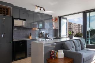 Trendy Bachelor Pad Free Parking Rooftop Pool - Ciudad del Cabo - 0