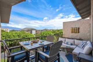 Penthouse with lanai, pool & beach access - 2