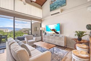 Penthouse with lanai, pool & beach access - 0