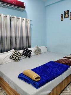 Shreeram Guest House -Affordable AC Stay Near temple - 9