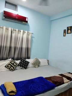 Shreeram Guest House -Affordable AC Stay Near temple - 0