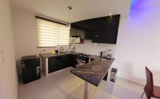 Apartamento céntrico con piscina y vista urbana - 1