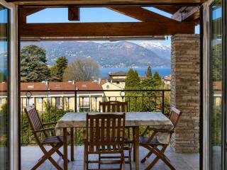 Elegant Lakeview Apartment for 6 - 5