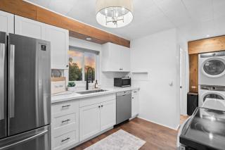 Private spa retreat | hot tub, sauna, river & fire - 1
