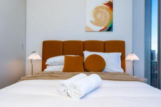 West Side Place CBD 2 Bed w Pool Sauna Gym - 5